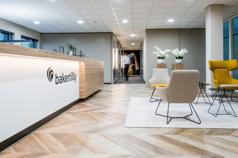 Balie en haardmeubel voor Baker Tilly